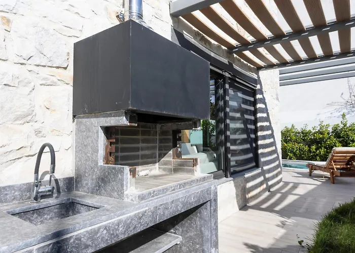 Elios - 100m To Beach, Private Pool Hanioti